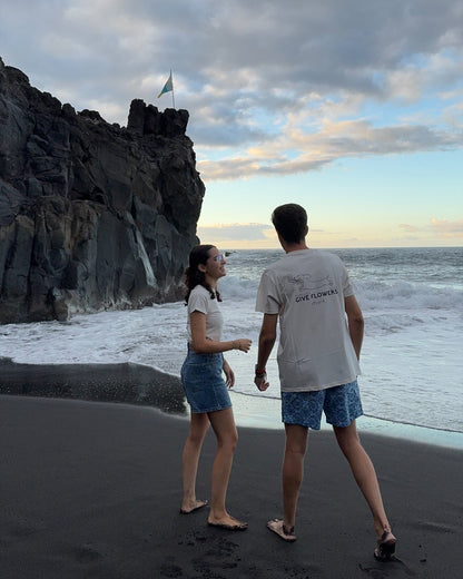 Camiseta 'GIVE FLOWERS'