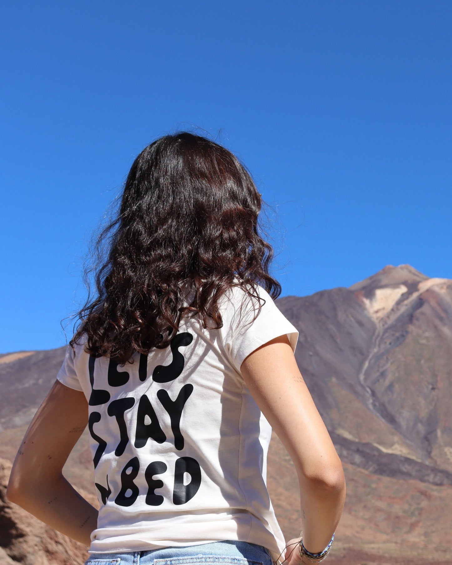 Camiseta 'LET'S STAY IN BED'