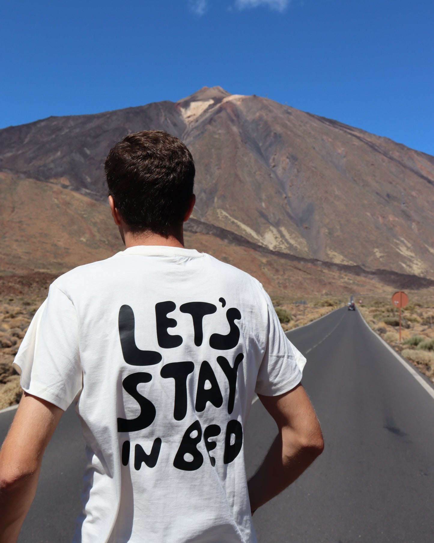 Camiseta 'LET'S STAY IN BED'