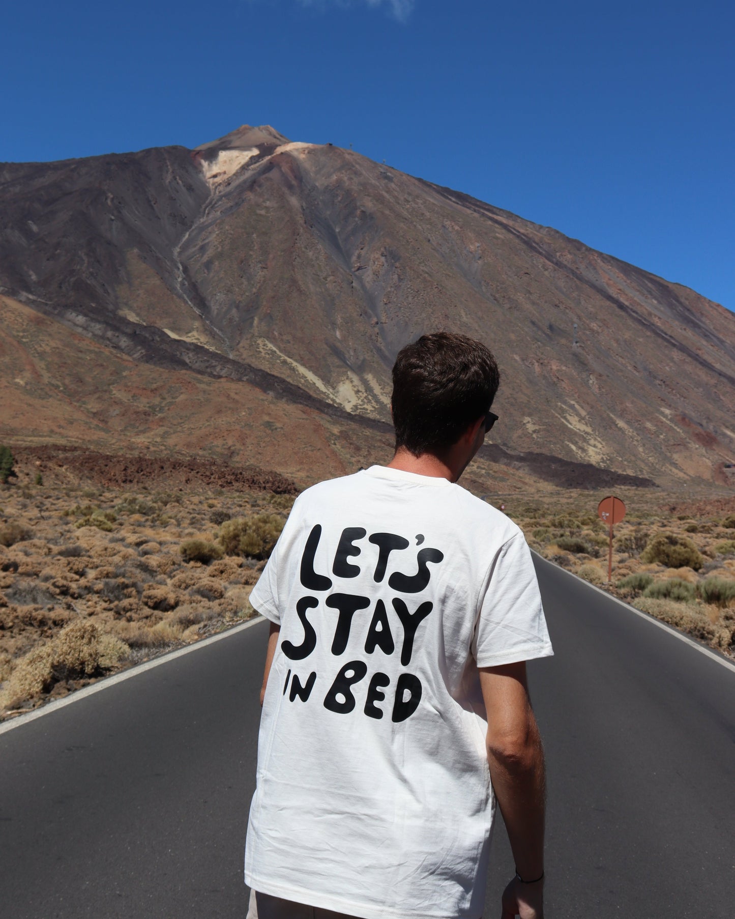 Camiseta 'LET'S STAY IN BED'