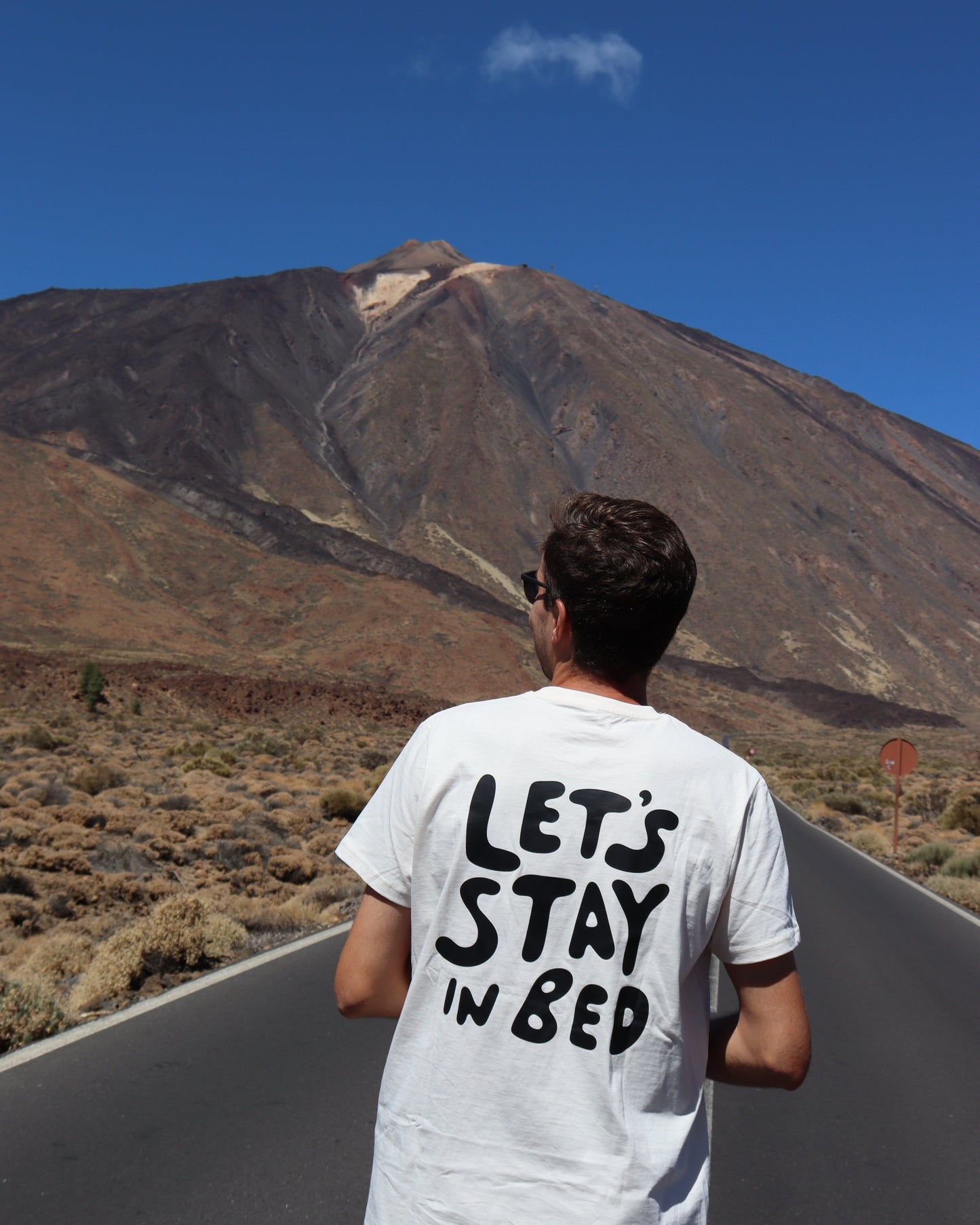 Camiseta 'LET'S STAY IN BED'