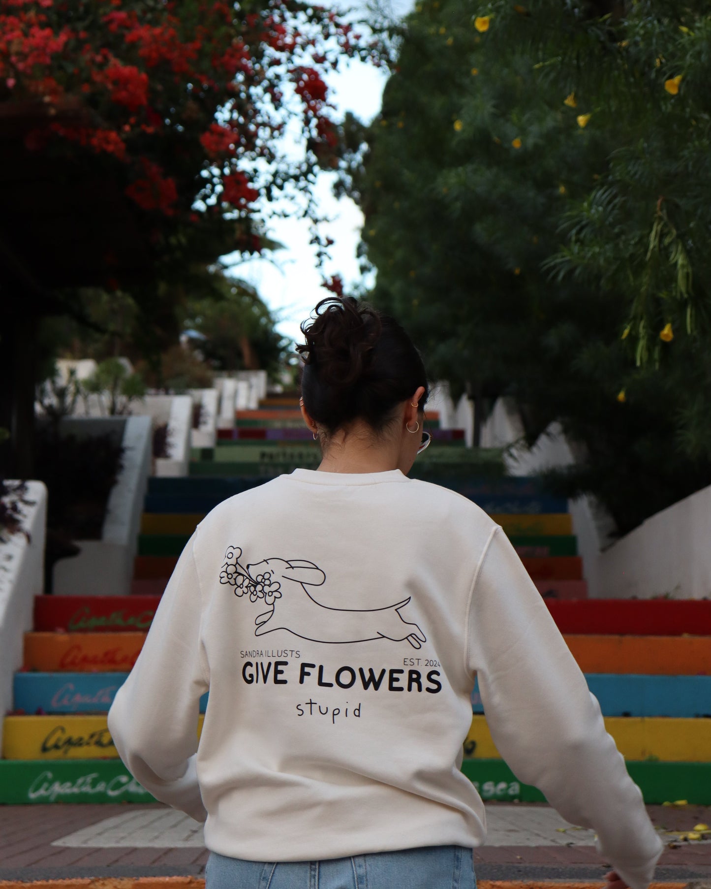 Sudadera 'GIVE FLOWERS'