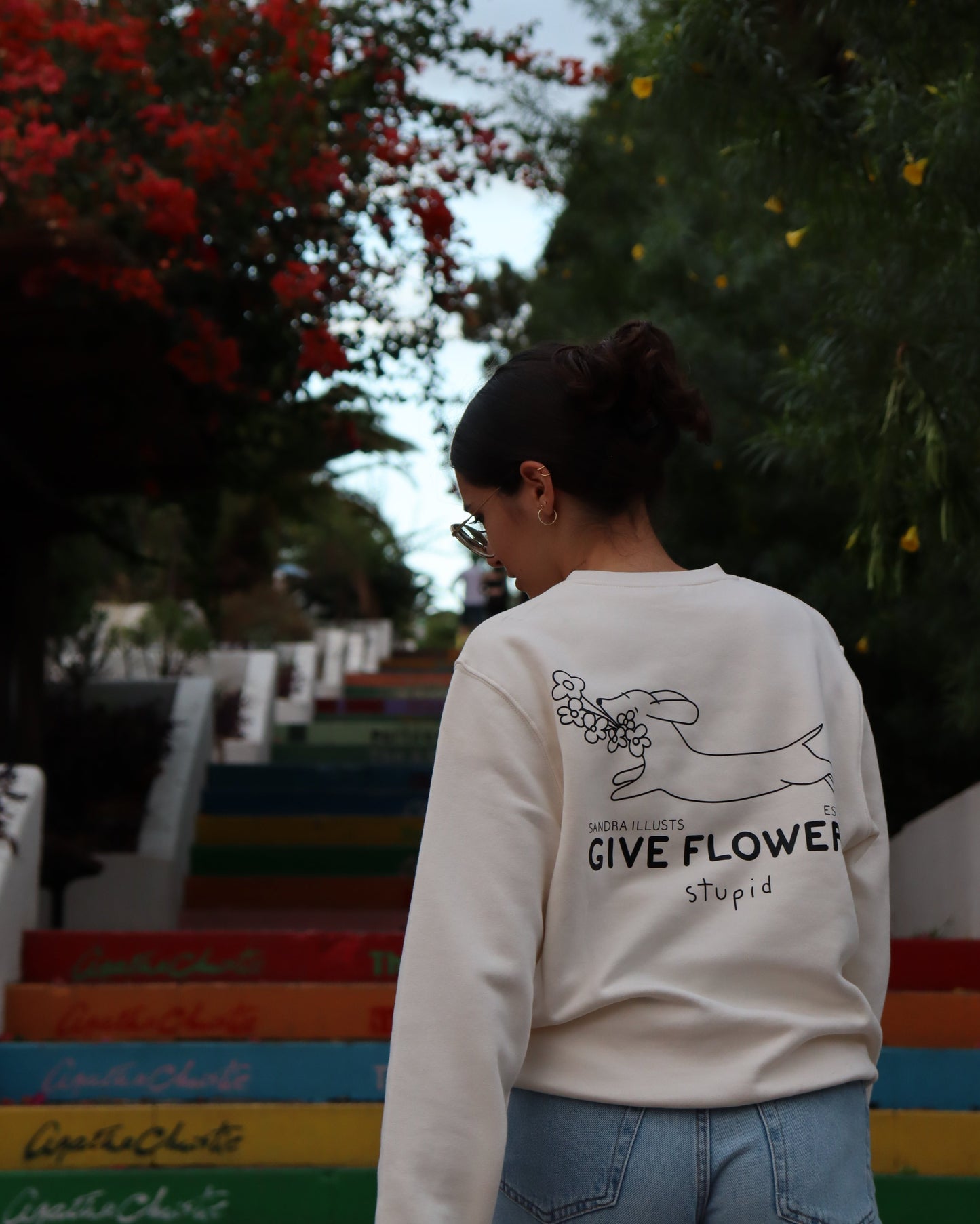 Sudadera 'GIVE FLOWERS'